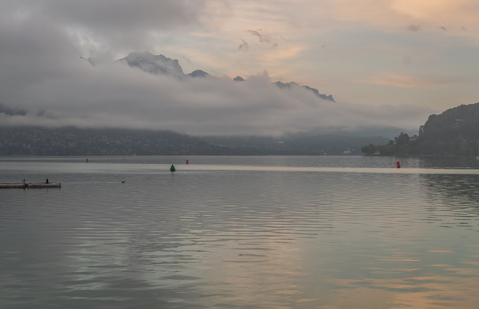 Descubra o Lago de Annecy: uma joia da natureza na França - Veyrier-du-Lac | Secret World Trip Planner