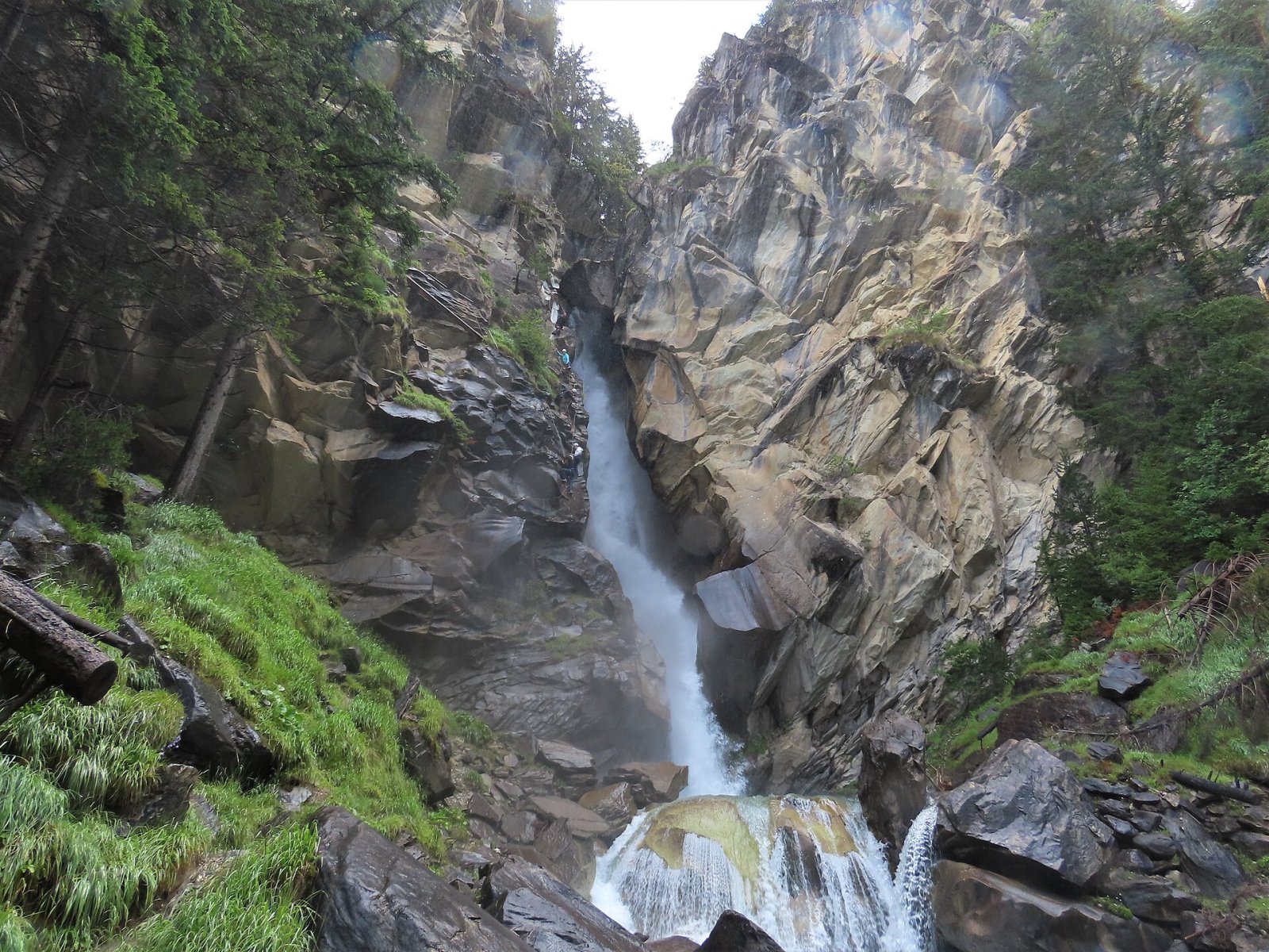 Discover the Cascade de la Fraîche in Samoëns: a paradise corner - Samoëns | Secret World Trip Planner