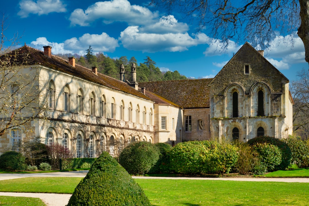 Entdecken Sie die Abbaye de Cadouin: ein Juwel der Nouvelle-Aquitaine - Le Buisson-de-Cadouin | Secret World Trip Planner