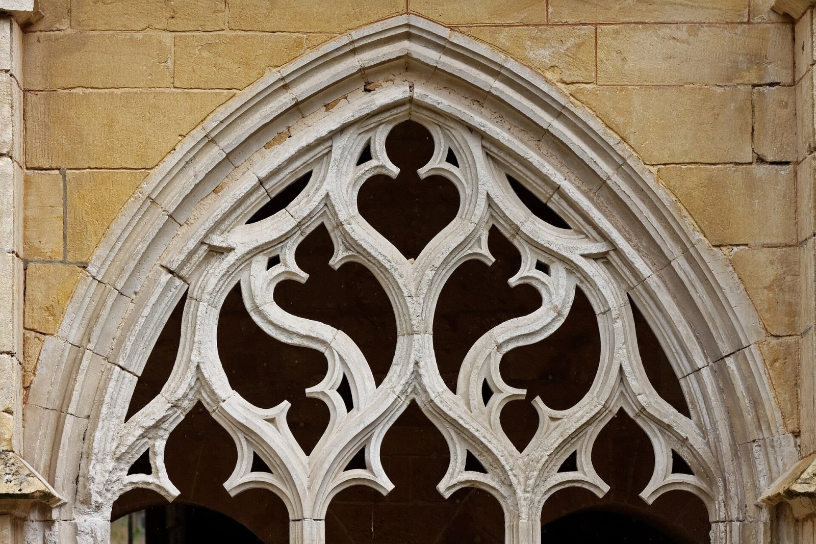 Entdecken Sie die Abbaye de Cadouin: ein Juwel der Nouvelle-Aquitaine - Le Buisson-de-Cadouin | Secret World Trip Planner
