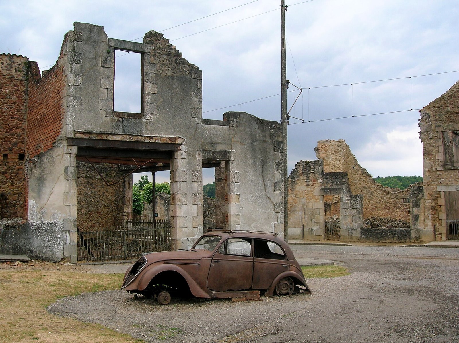 Scoprire Oradour-sur-Glane: la città fantasma della Nouvelle-Aquitaine - Oradour-sur-Glane | Secret World Trip Planner