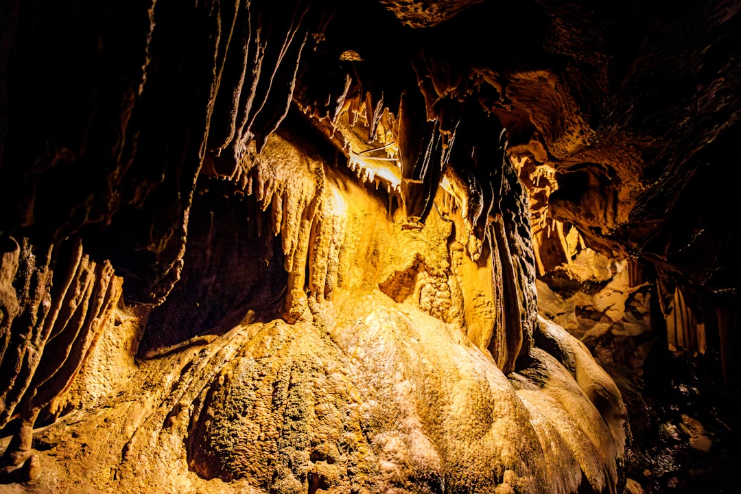 探索圣吉尔姆-德塞尔的克拉穆斯洞穴 - Saint-Guilhem-le-Désert | Secret World Trip Planner