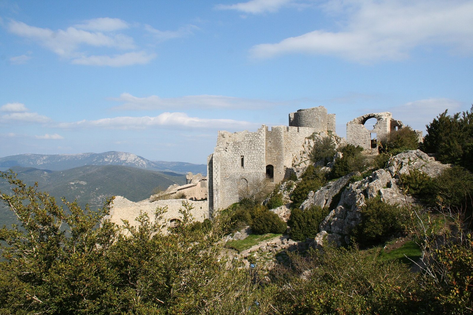Descubra o Château de Peyrepertuse: uma joia da história occitana - Cucugnan | Secret World Trip Planner