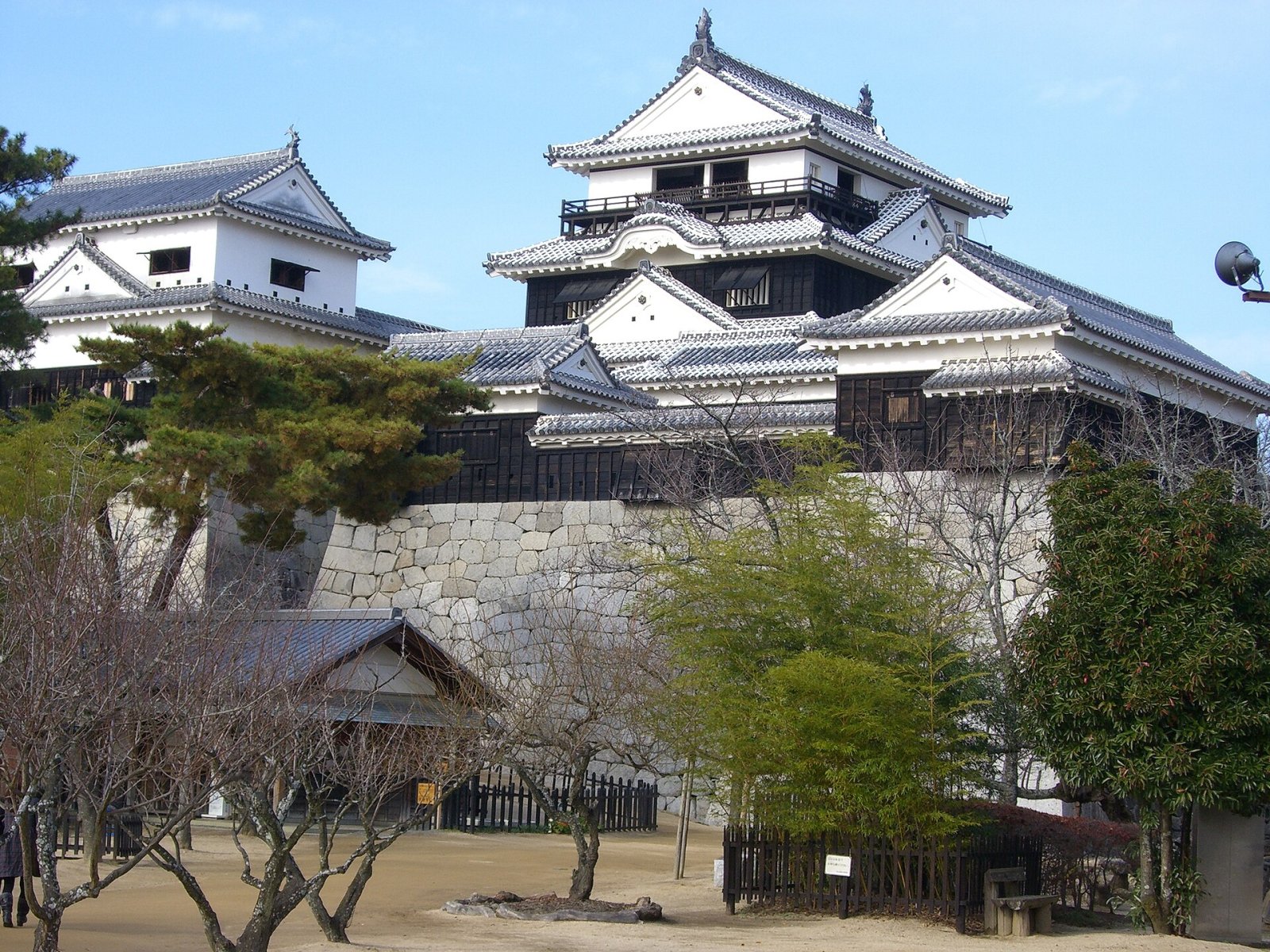 Descubre el Castillo de Matsuyama: Historia y Bellezas - Matsuyama | Secret World Trip Planner
