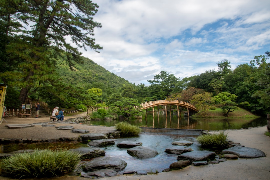 리츠린 정원: 다카마쓰의 자연의 천국 - Takamatsu | Secret World Trip Planner