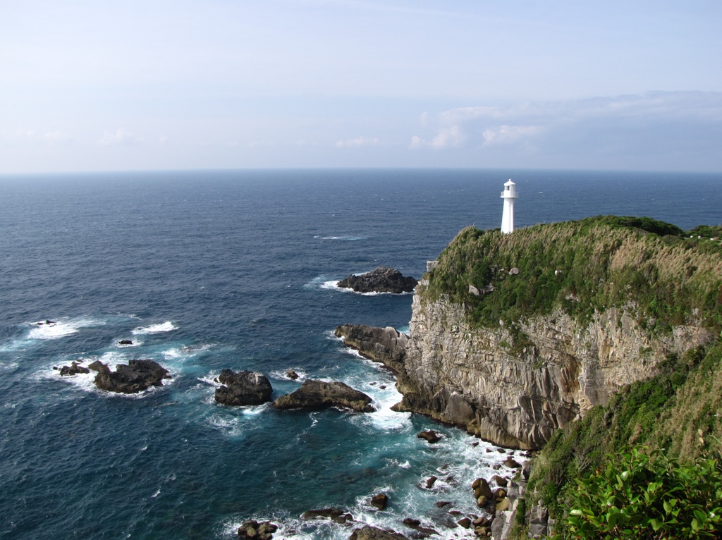 Découvrez le phare de Cape Ashizuri : Un bijou du Japon - Tosashimizu | Secret World Trip Planner
