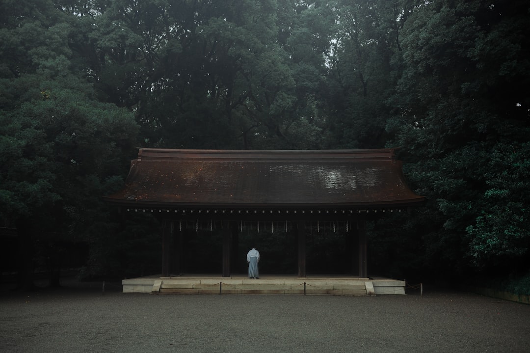 Descubra o Santuário Meiji: um tesouro de Tóquio entre cultura e natureza - Shibuya | Secret World Trip Planner