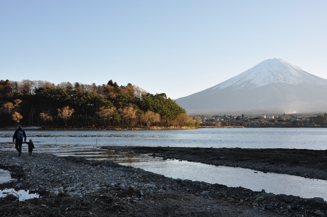 Entdecke den Fuji: das Symbol Japans - Narusawa | Secret World Trip Planner