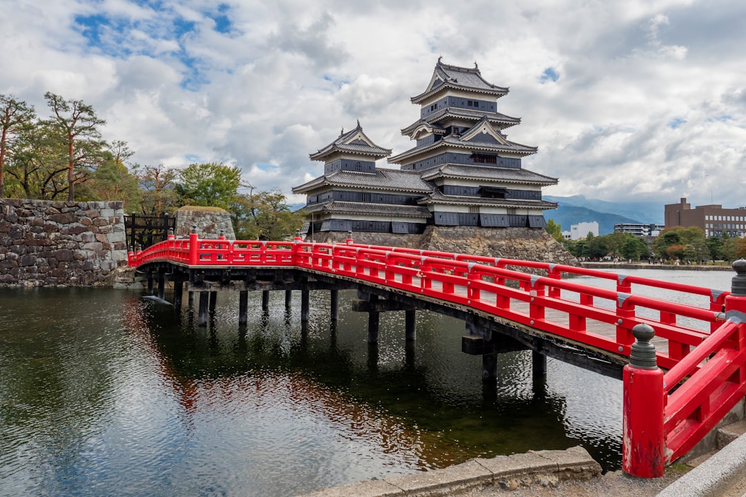 松本城:日本心脏地带的历史瑰宝 - Matsumoto | Secret World Trip Planner