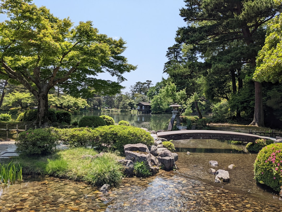 Découvrez le Jardin Kenroku-en : Un Paradis Naturel à Kanazawa - Kanazawa | Secret World Trip Planner