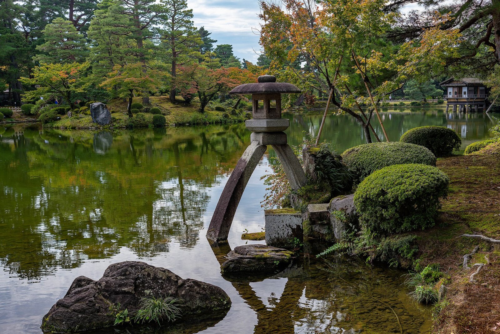 金沢の自然の楽園、兼六園を発見しよう - Kanazawa | Secret World Trip Planner