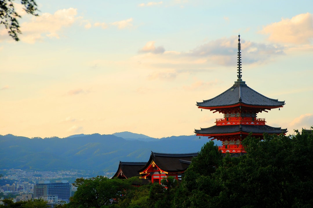 Kiyomizu-dera: El Templo del Agua Pura en Kioto - Kyoto | Secret World Trip Planner