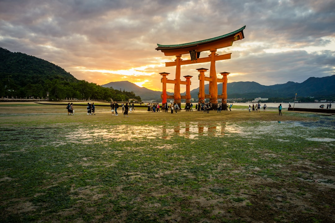 Descubra o Santuário de Itsukushima: um tesouro cultural no Japão - Hatsukaichi | Secret World Trip Planner