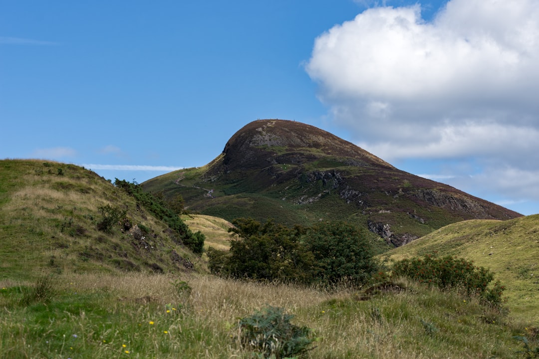 Cairnpapple Hill: Путешествие в Преисторическое Прошлое Шотландии - W9HG+4V Bathgate | Secret World Trip Planner