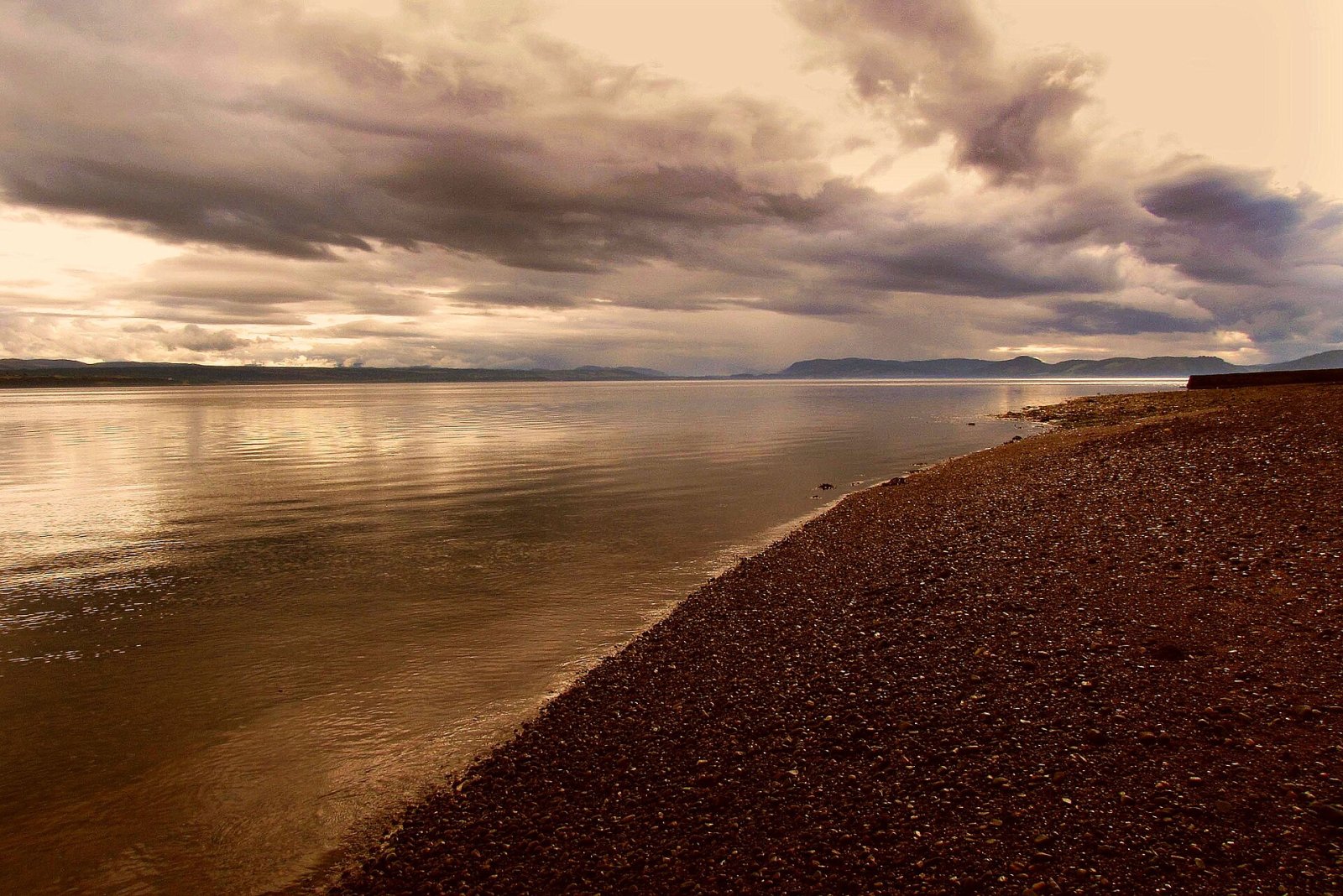Chanonry Point: Un Paradiso per gli Amanti della Natura in Scozia - Highland Council | Secret World Trip Planner