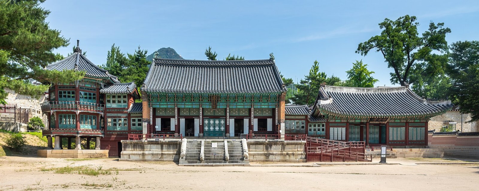 Discover Gyeongbokgung Palace: History and Beauty of Seoul - Jongno District | Secret World Trip Planner