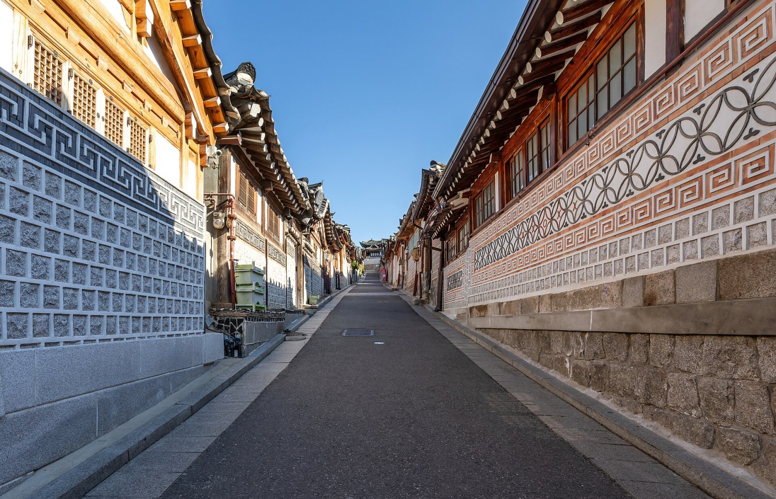 부각촌 한옥 마을: 서울의 전통적인 심장부 - Jongno District | Secret World Trip Planner