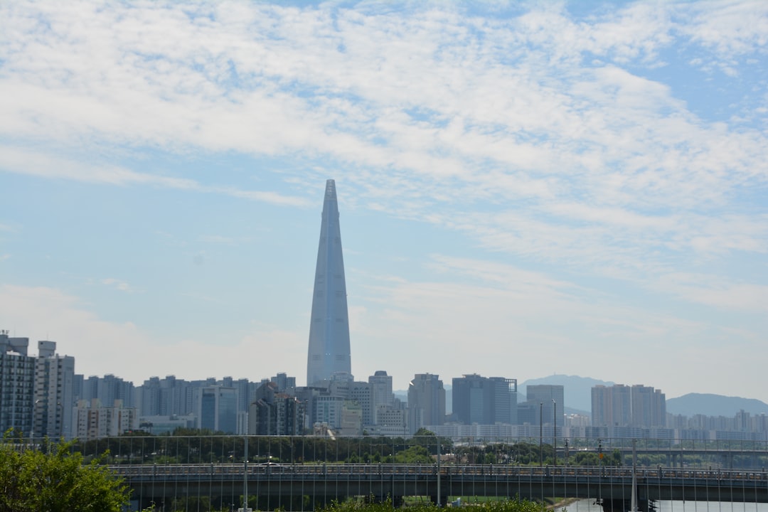 Descubre Lotte World Tower: el símbolo de Seúl - Songpa District | Secret World Trip Planner
