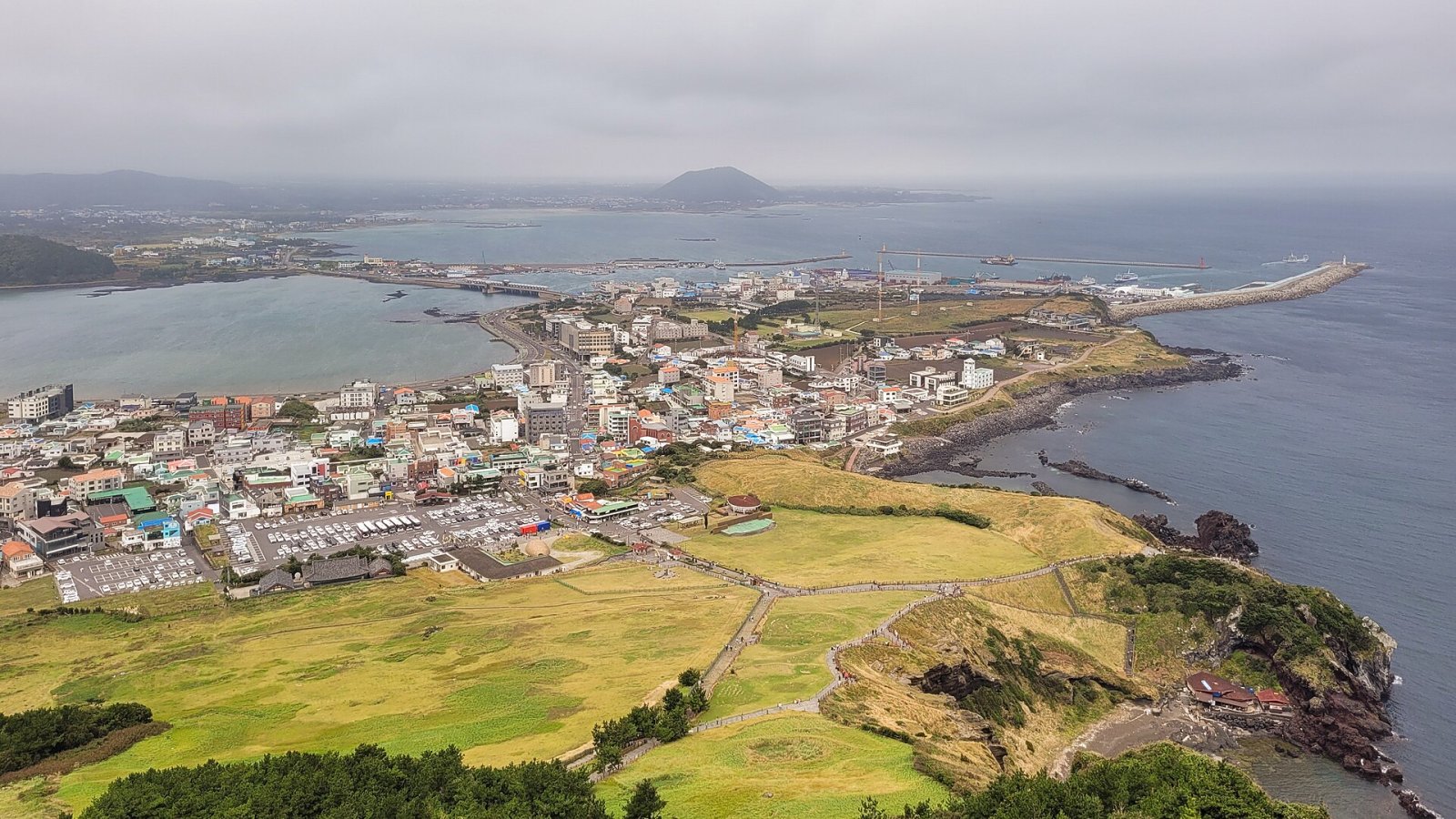 성산일출봉 발견하기: 제주도의 자연 보석 - Seogwipo | Secret World Trip Planner