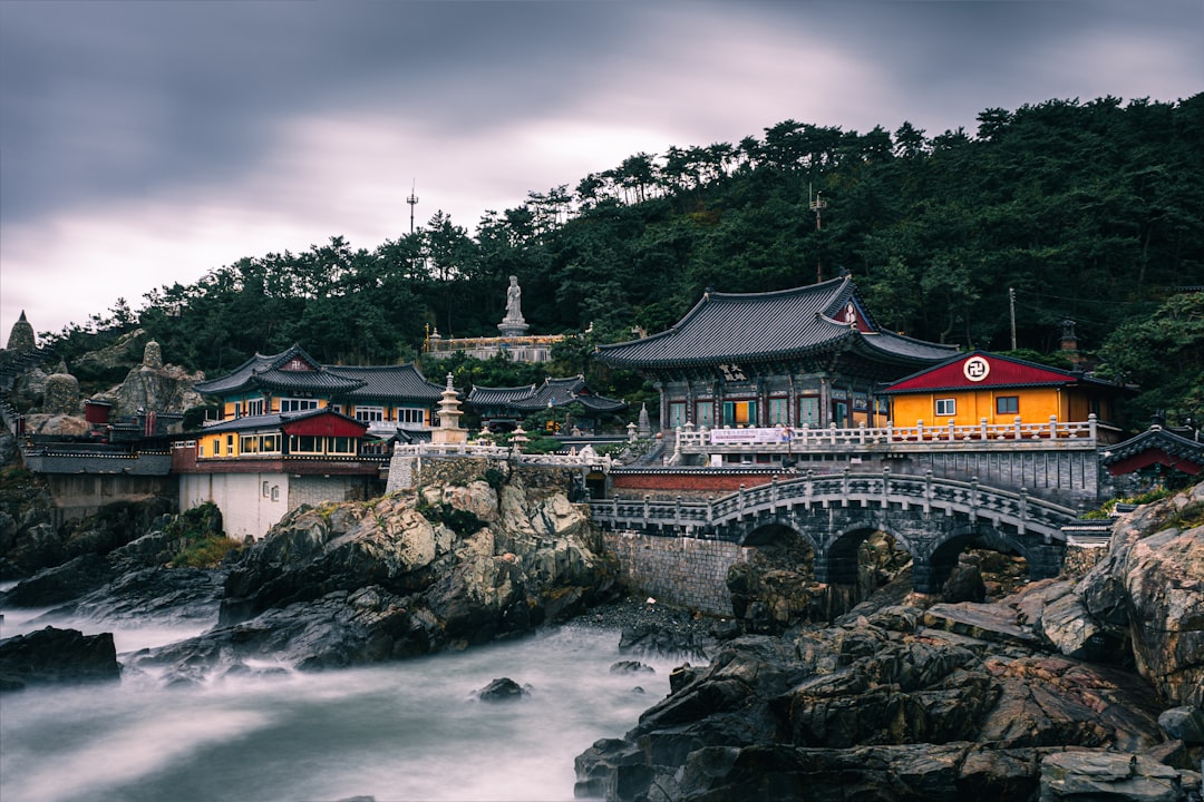 Descubre el Templo Haedong Yonggungsa en Busan: una joya cultural - Gijang | Secret World Trip Planner