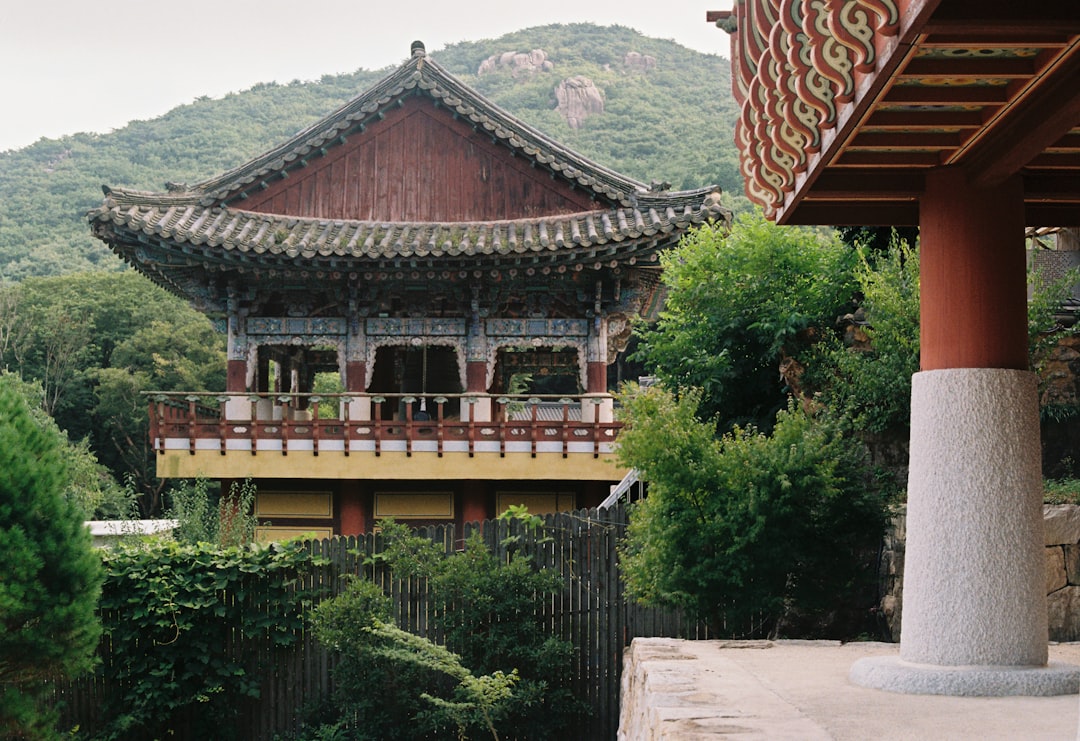 Explorando o Templo Beomeosa em Busan: uma viagem pela cultura coreana - 73J5+Q8 Busan | Secret World Trip Planner