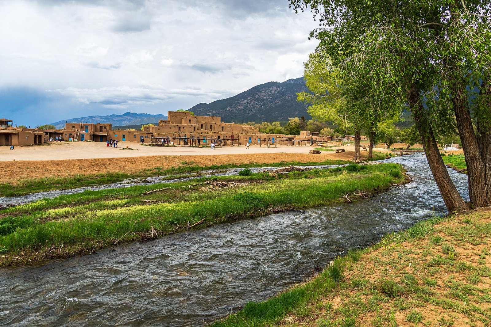 Descubre Taos Pueblo: un tesoro histórico en Nuevo México - Zhongwei | Secret World Trip Planner