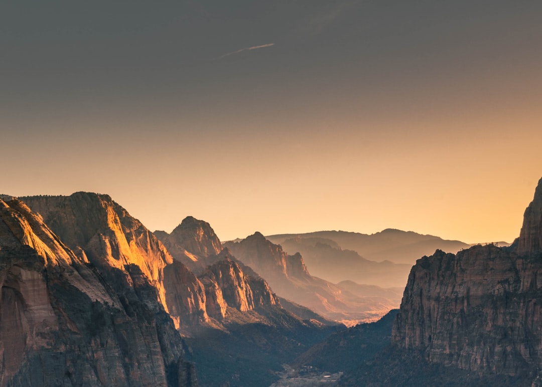 Entdecken Sie Angels Landing: Eine atemberaubende Wanderung in Utah - Jinzhong | Secret World Trip Planner