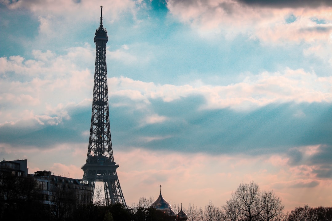 La Magie de la Tour Eiffel : Symbole de Paris - Av. Gustave Eiffel | Secret World Trip Planner