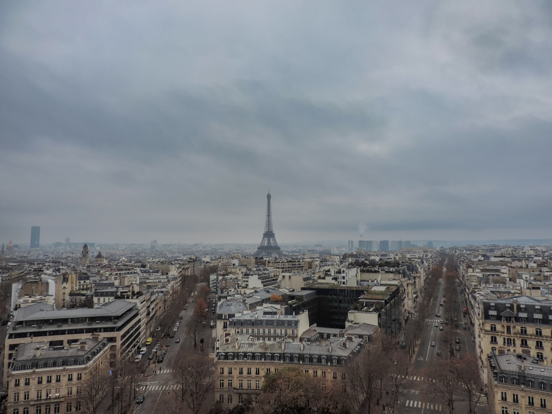 エッフェル塔の魔法：パリの象徴 - Av. Gustave Eiffel | Secret World Trip Planner