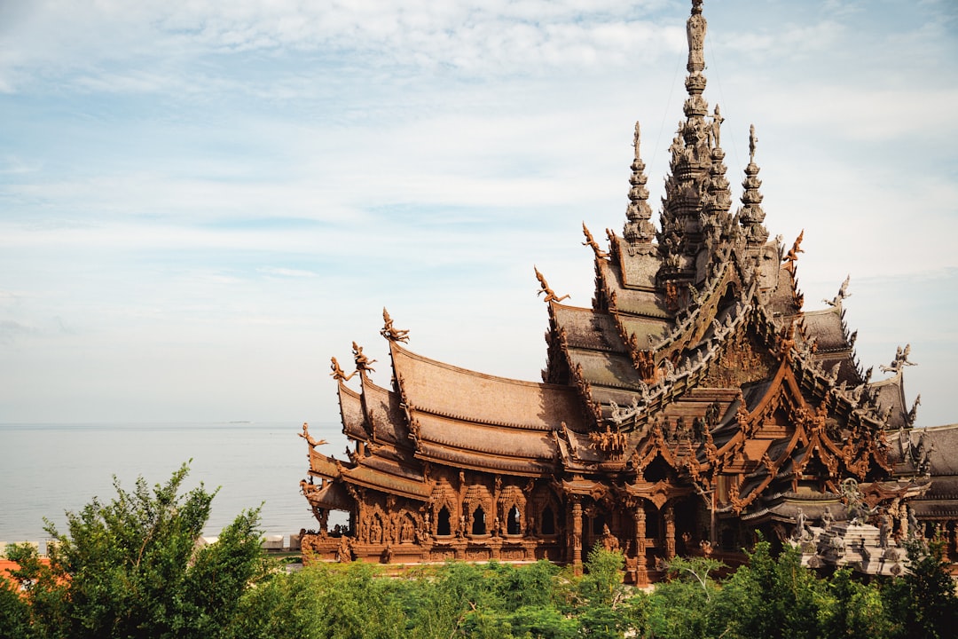 Descubre la magia de los jardines Nongnooch en Pattaya - Sattahip District | Secret World Trip Planner