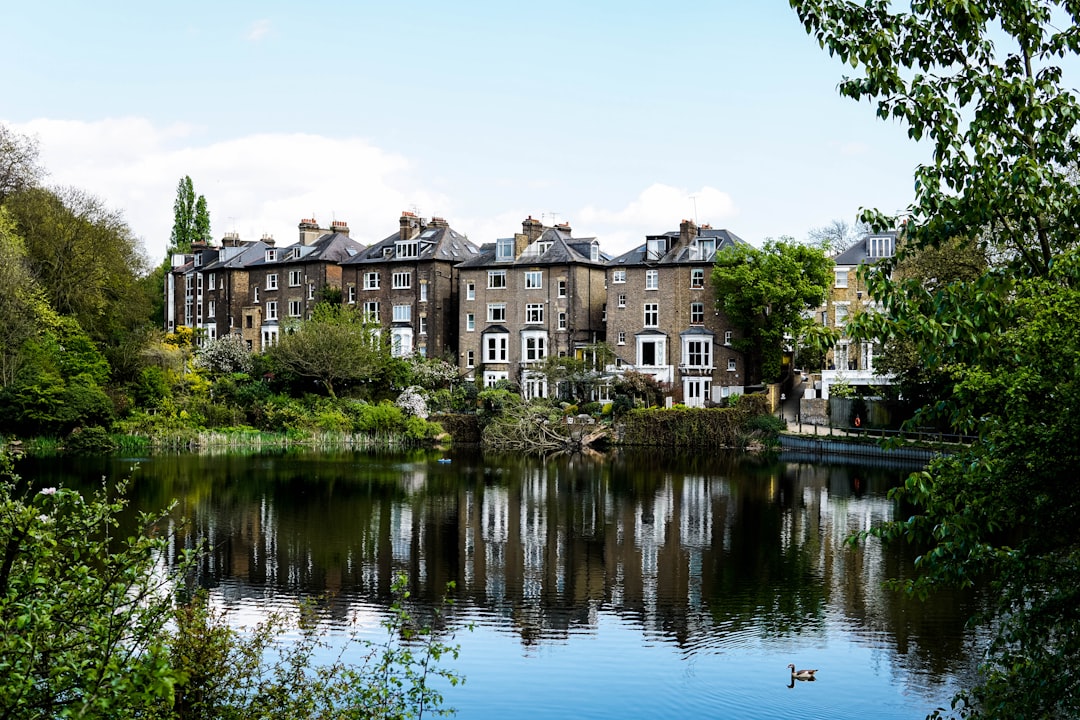 Scoprire Hampstead Heath: I Giardini Nascosti di Londra - Londra | Secret World Trip Planner