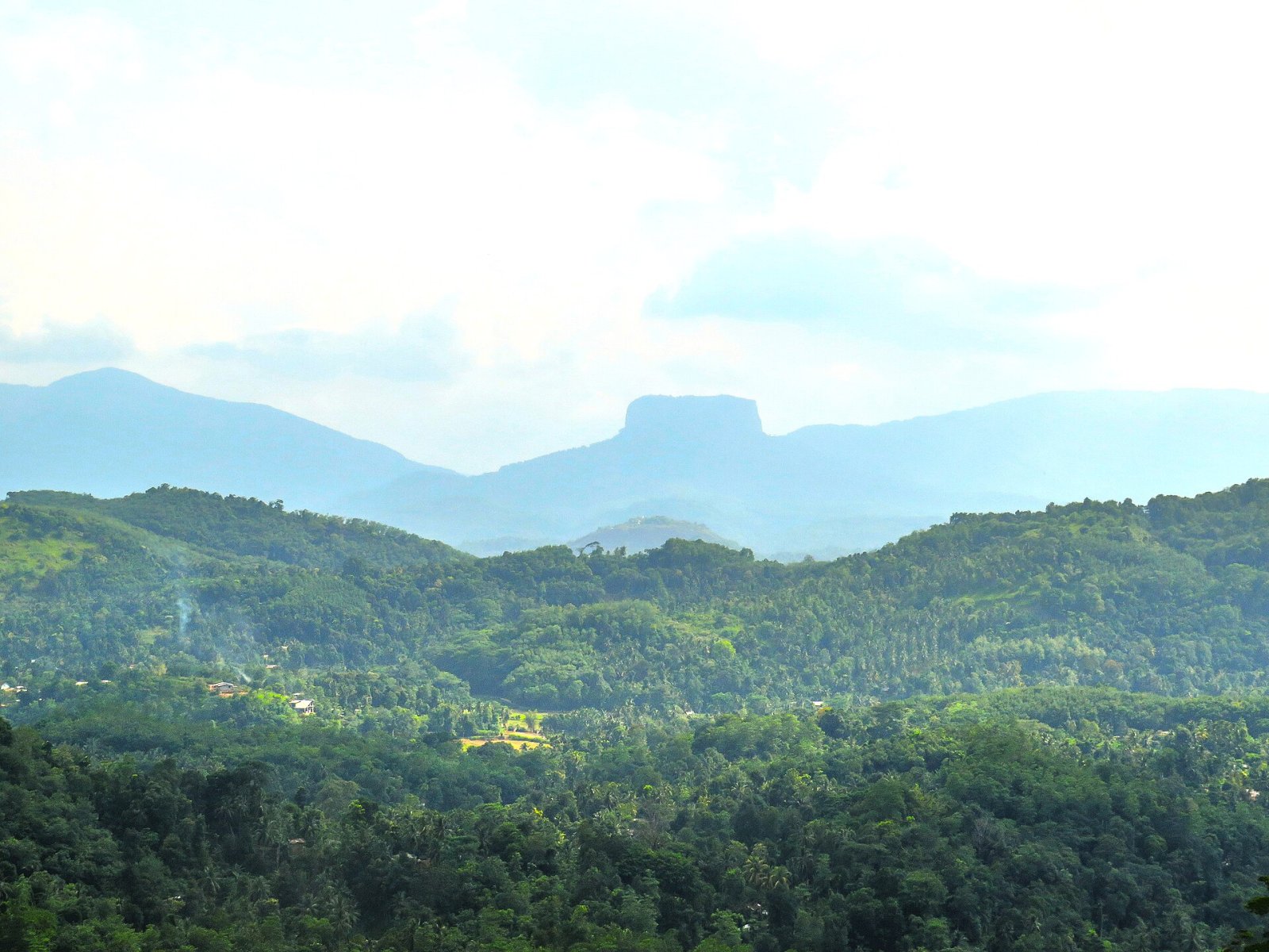 Descubra Bible Rock: a montanha que conta histórias no Sri Lanka - Ussapitiya | Secret World Trip Planner