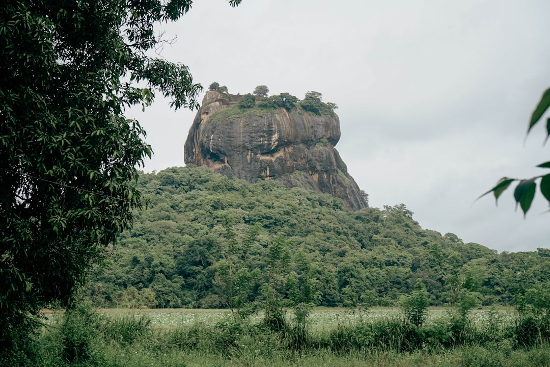 Entdecke Sorabora Wewa: ein historisches Juwel im Herzen Sri Lankas - Badulla | Secret World Trip Planner