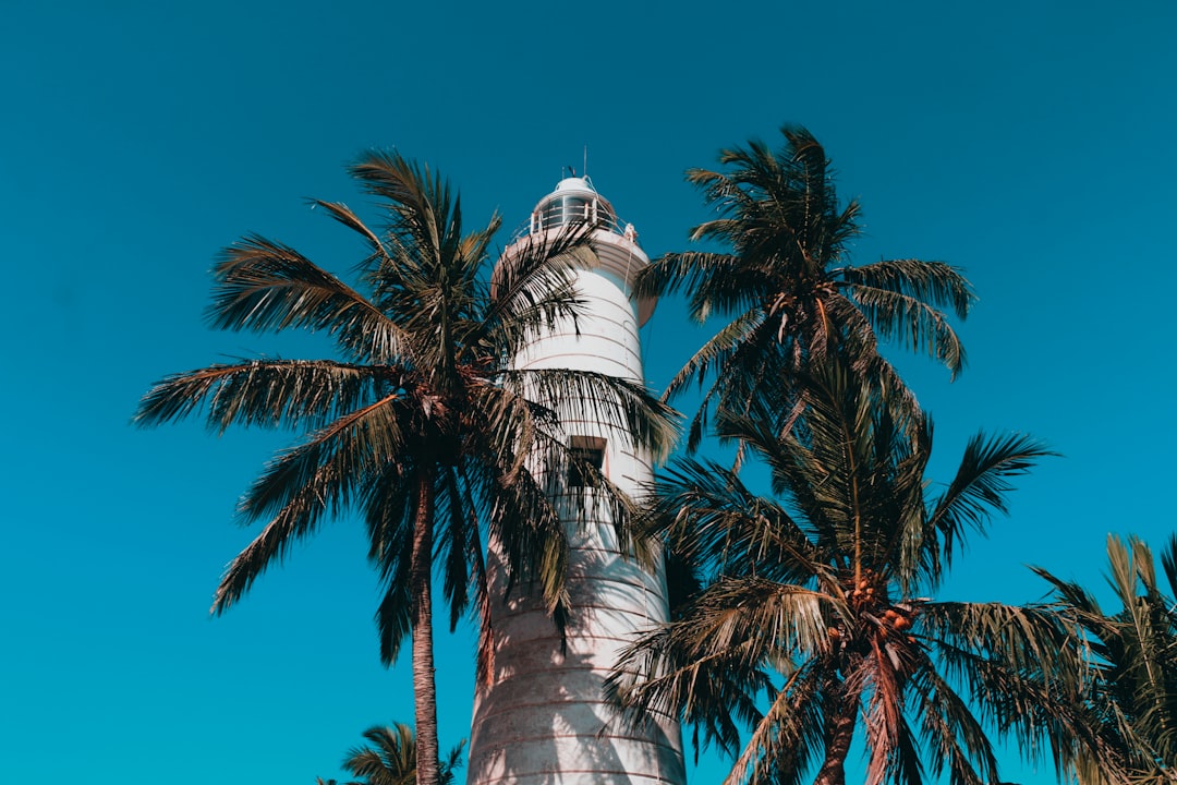Entdecken Sie den Oluvil-Leuchtturm: Ein Juwel an der Küste von Sri Lanka - Oluvil | Secret World Trip Planner
