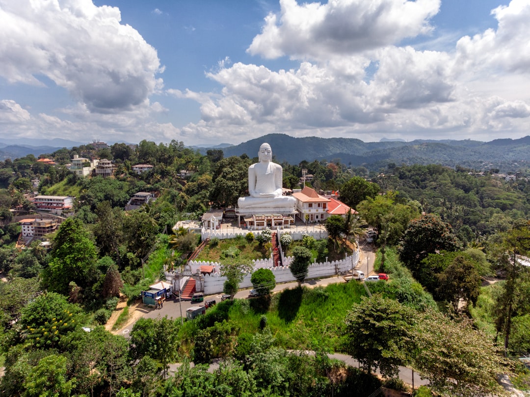 アーサーズシートを発見:スリランカ、キャンディの宝物 - Kandy | Secret World Trip Planner
