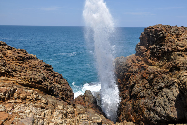 Descubre el Blowhole de Sri Lanka: un fenómeno natural único - 264R+MXV | Secret World Trip Planner