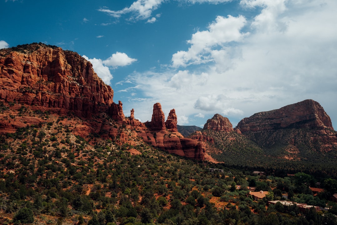 Descubre la Magia de Cathedral Rock en Sedona, Arizona - Sanmenxia | Secret World Trip Planner