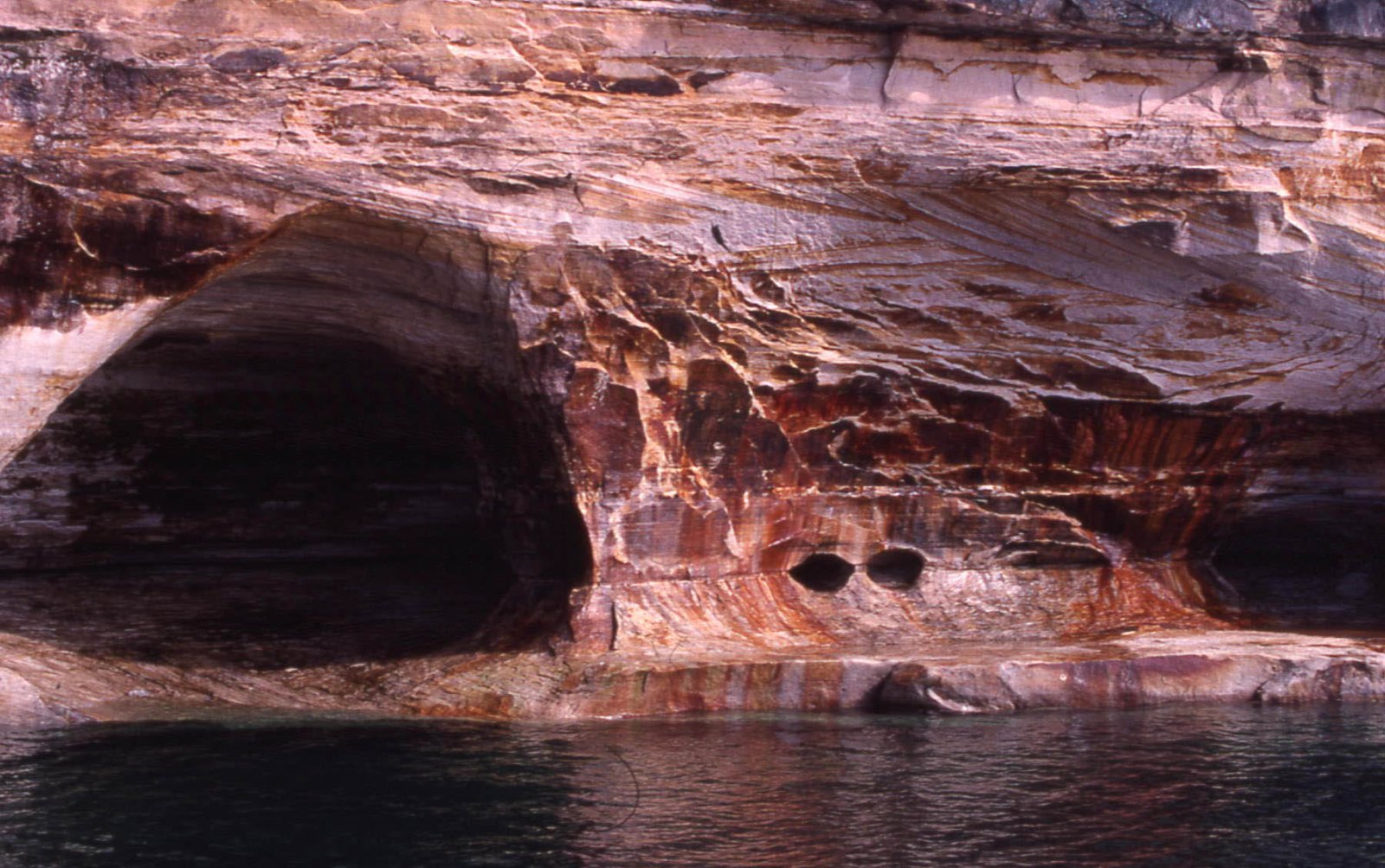 Pictured Rocks National Lakeshore: una joya natural en Michigan | Secret World Trip Planner
