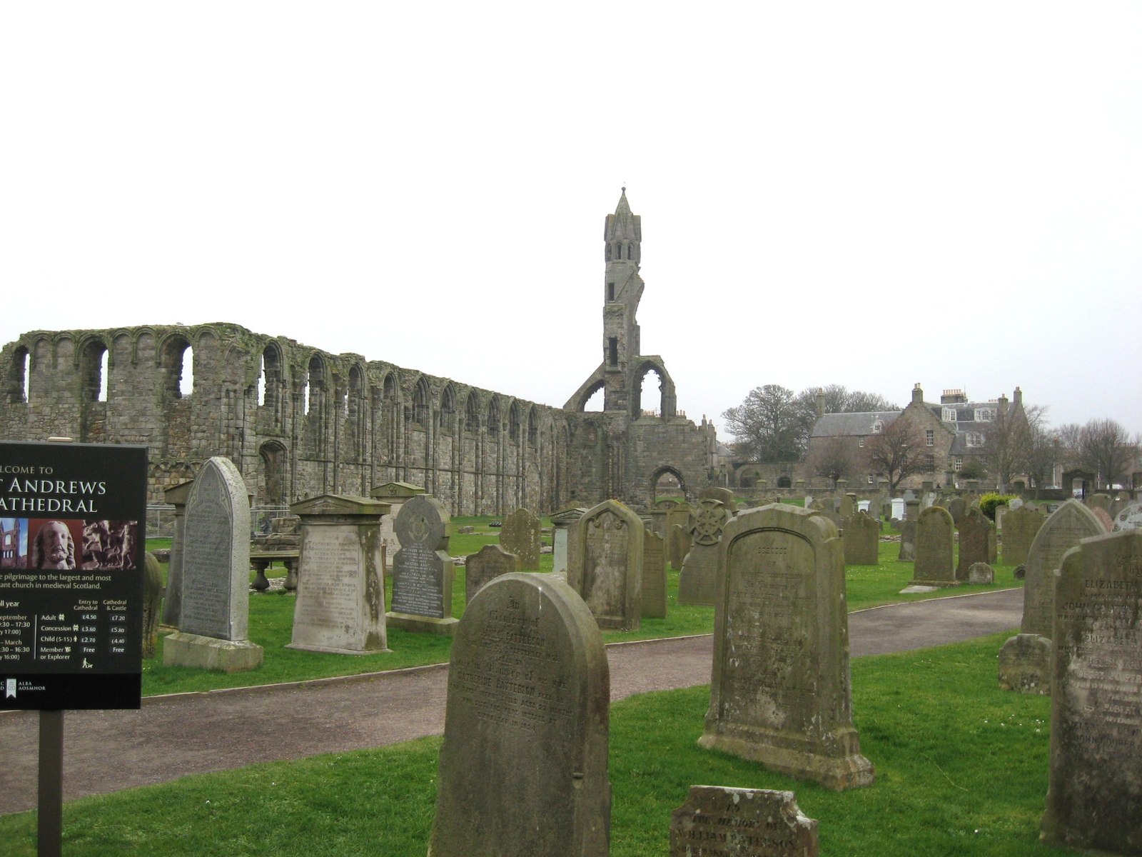 Descubre la Catedral de St Andrews: un tesoro cultural de Escocia | Secret World Trip Planner