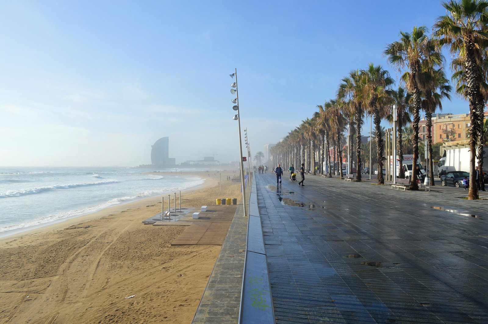 Découvrez la plage de Barceloneta : le joyau de Barcelone - Barcelona | Secret World Trip Planner