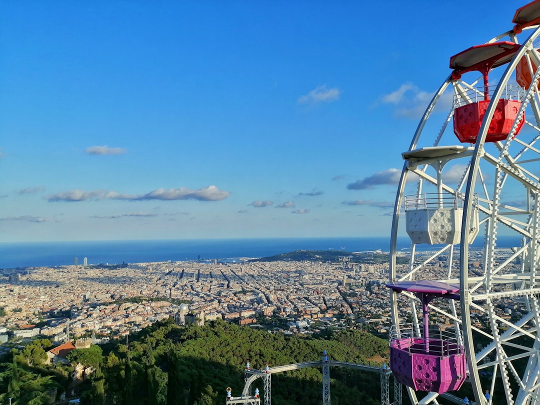 Entdecken Sie den Tibidabo: Der Panoramablick auf Barcelona - Barcelona | Secret World Trip Planner