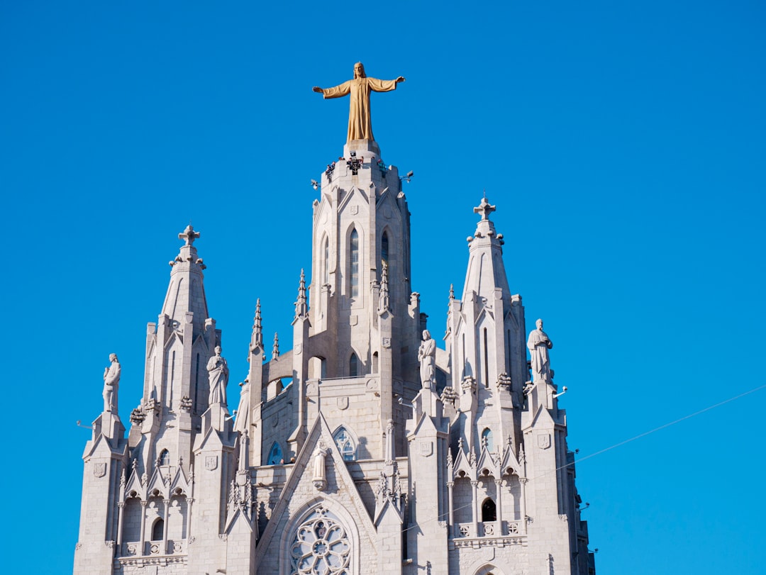 Descubra o Tibidabo: A Vista Panorâmica de Barcelona - Barcelona | Secret World Trip Planner