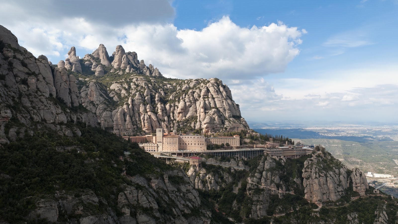 Découvrez le Monastère de Montserrat : un joyau de Catalogne - Monestir de Montserrat | Secret World Trip Planner