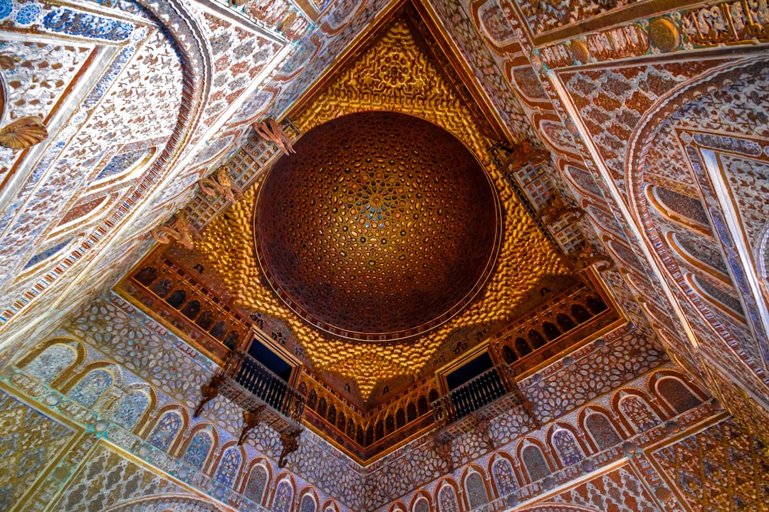 Descubra o Alcázar de Sevilha: uma joia da história andaluza | Secret World Trip Planner