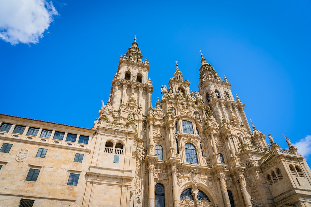 Entdecken Sie die Kathedrale von Santiago de Compostela: eine Reise durch die Geschichte | Secret World Trip Planner