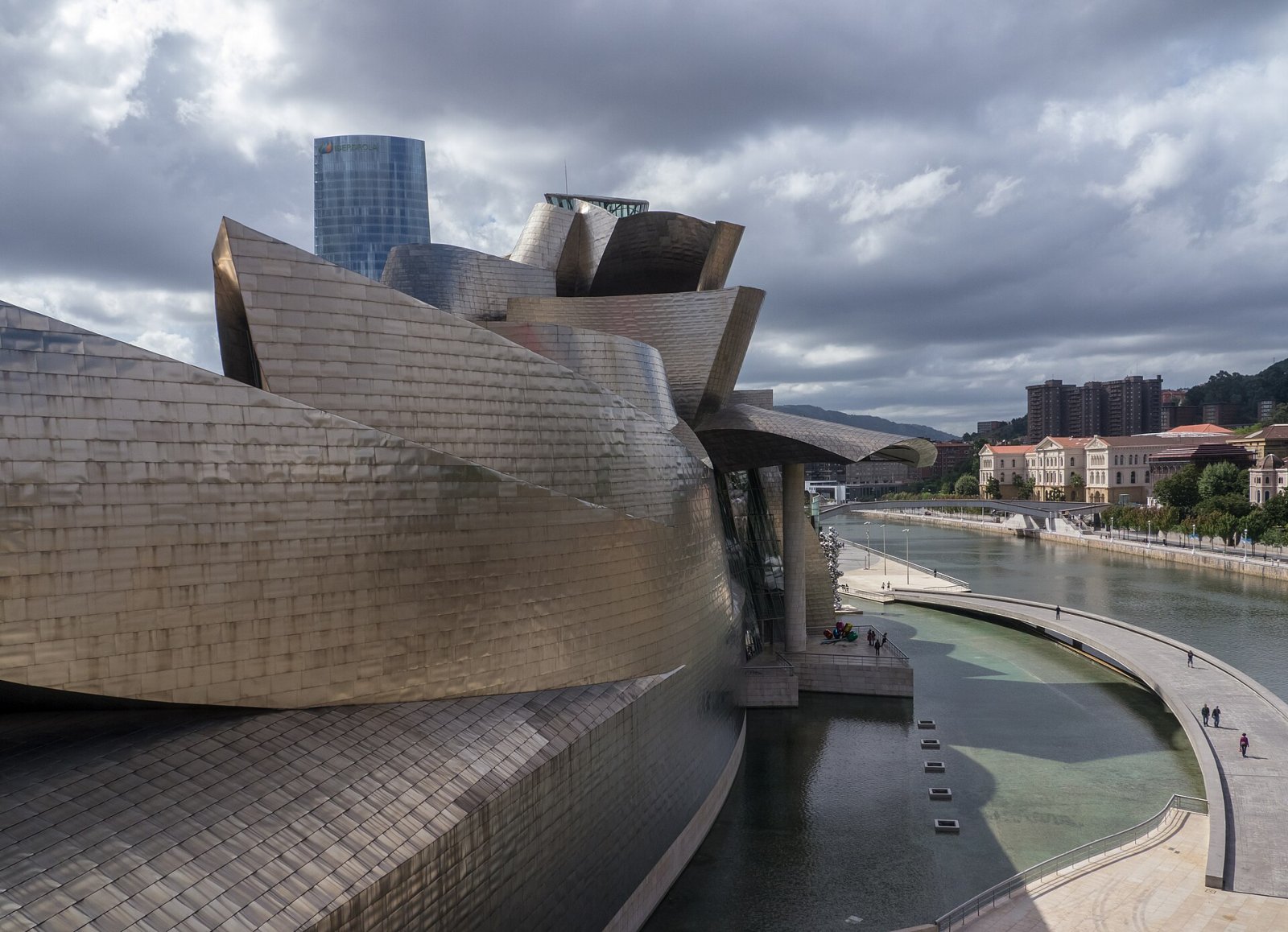 Descubra o Museu Guggenheim de Bilbao: uma obra-prima da arte contemporânea - Sallèles-d'Aude | Secret World Trip Planner