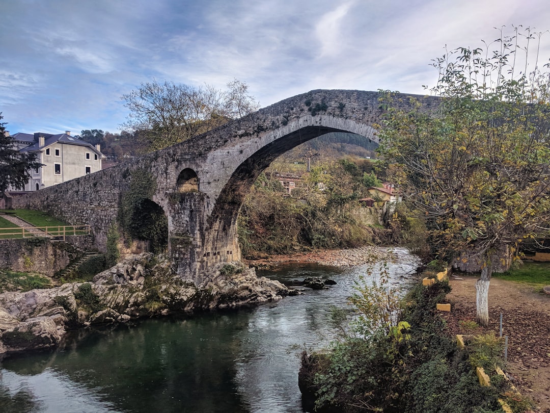 Descubra o Santuário de Covadonga: uma joia cultural na Espanha - Martigues | Secret World Trip Planner