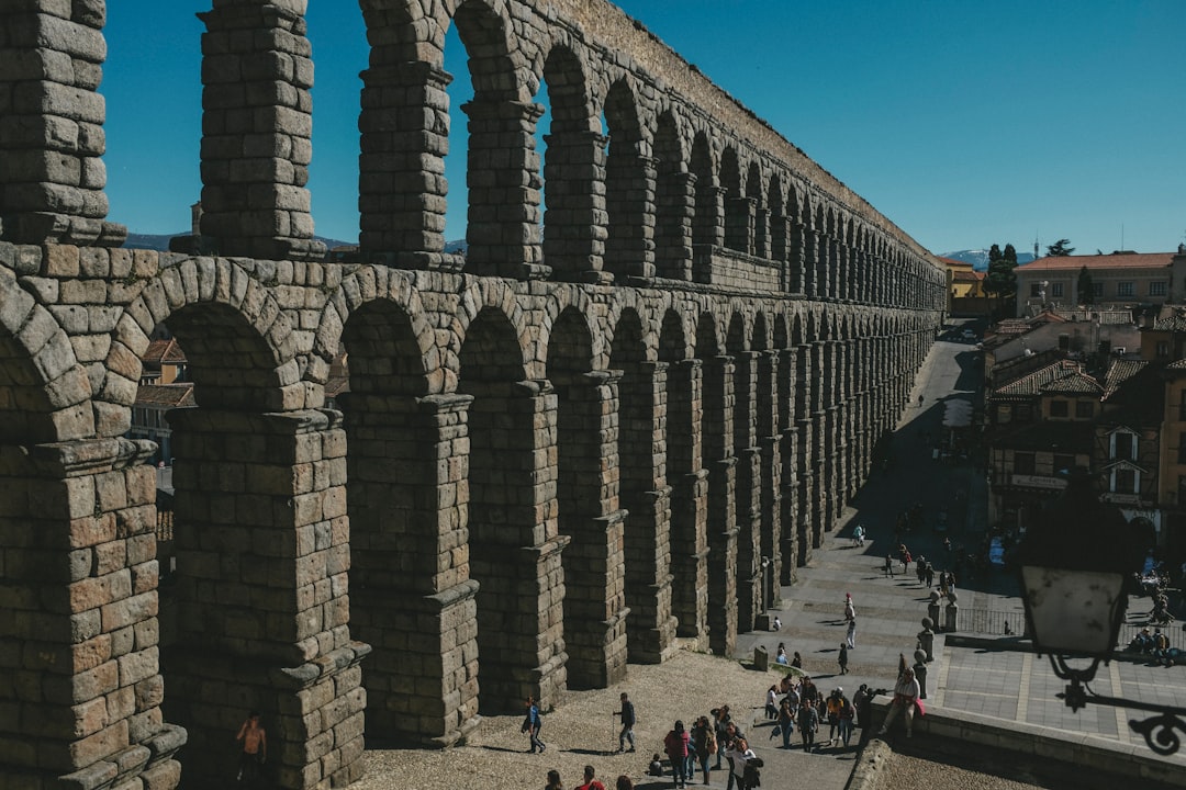 세고비아의 수로 발견하기: 역사와 경이로움 | Secret World Trip Planner