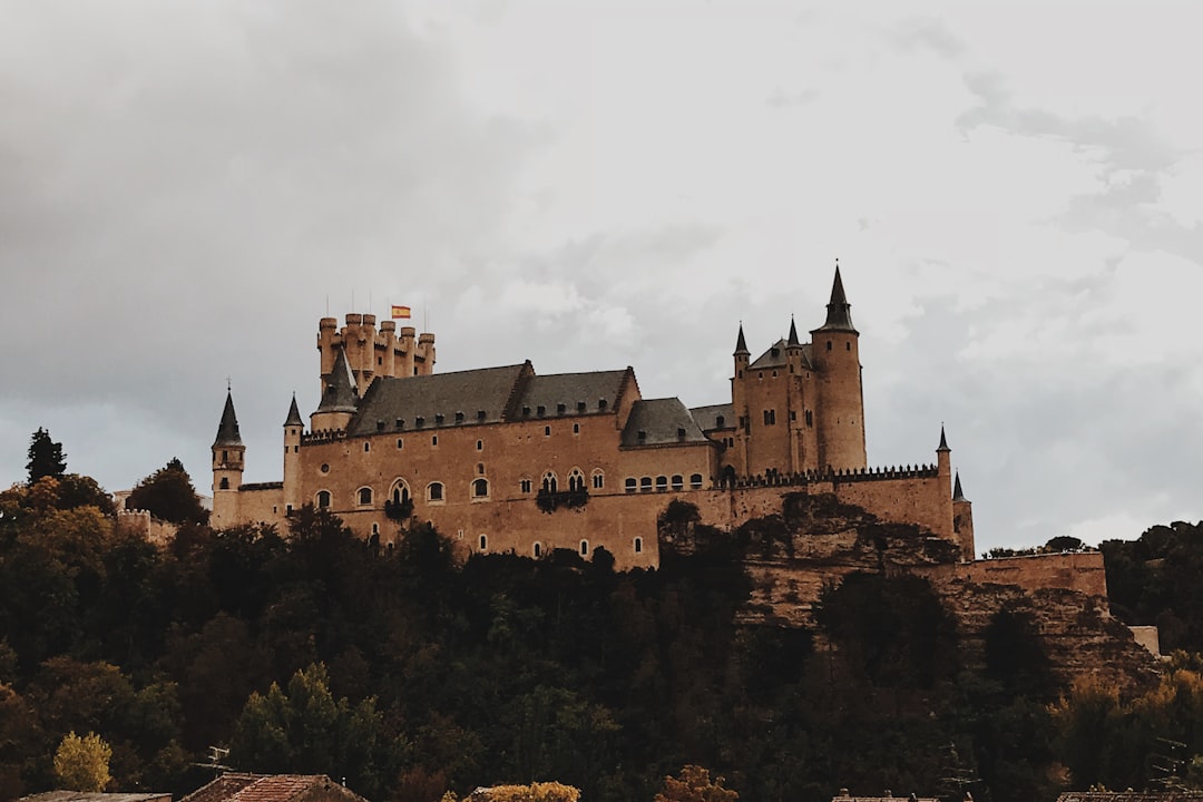 Descubra o Alcázar de Segóvia: um castelo de conto de fadas na Espanha | Secret World Trip Planner