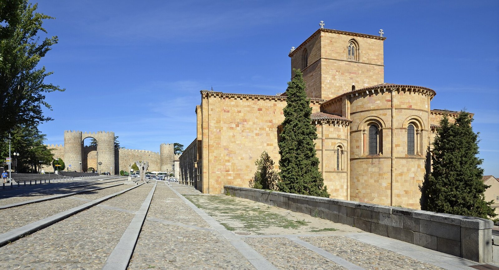 Descubre las Murallas de Ávila: Un Viaje en la Historia | Secret World Trip Planner